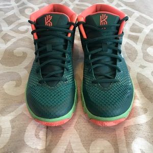 Nike Kyrie Irving men’s size 9